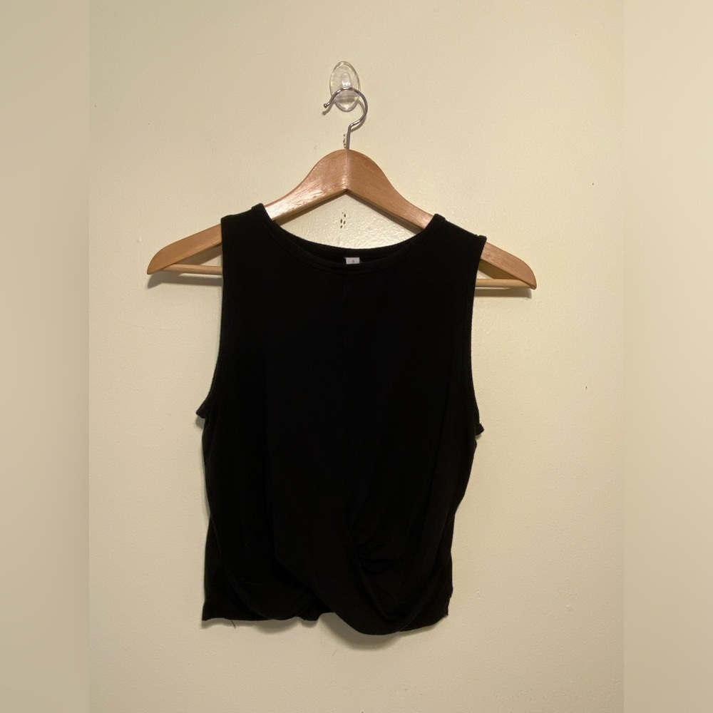 ALO Yoga Black Twist-Detail Tank. Size S